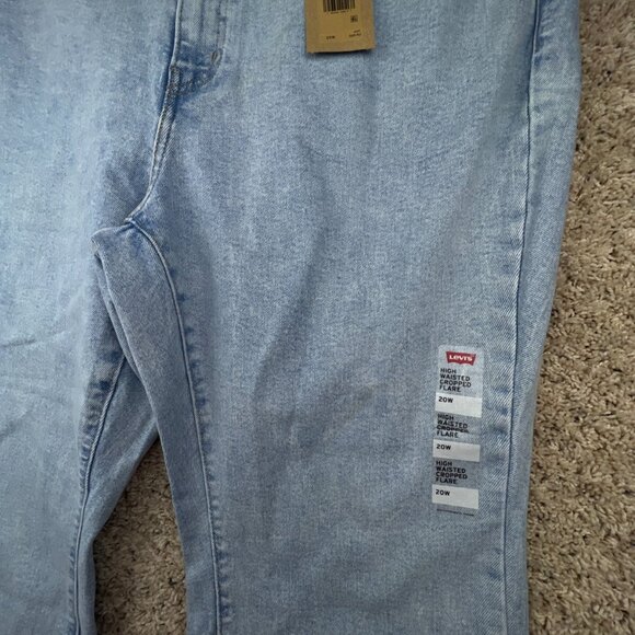 Levi's Plus Size Waisted Crop Flare Jeans, High Light Wash Size 20W NWT $70 - Picture 4 of 16